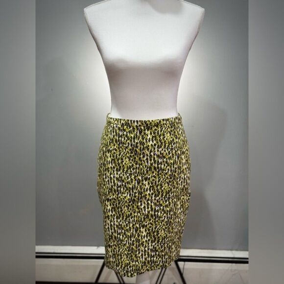CLEARANCE! J. Crew Patterned Pencil Skirt Size 2P EUC - Picture 1 of 6